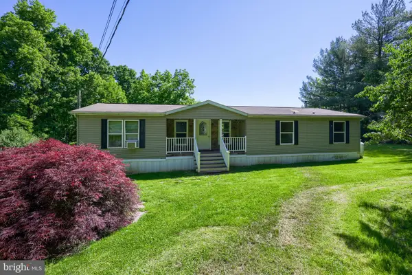 881 Camp Meeting Rd, EAST EARL, PA 17519