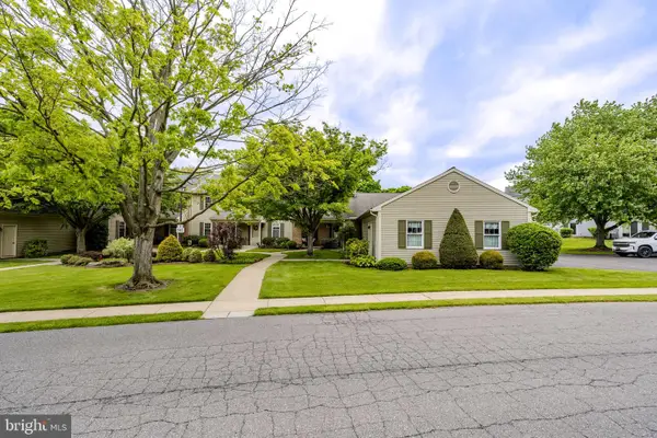 12 Ashlea Vlg, NEW HOLLAND, PA 17557