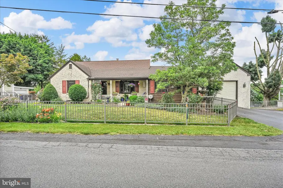 4 N Conestoga View Dr, Akron, PA 17501 - #3