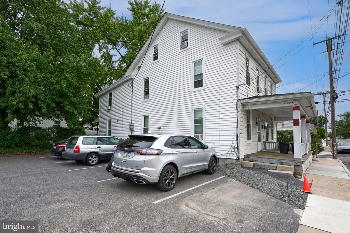 37-39 E Willow St, Elizabethtown, PA 17022 - #1