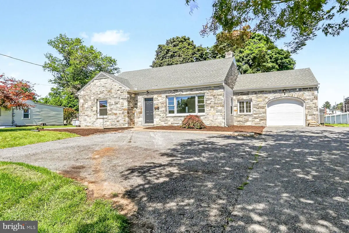215 Millersville Rd, Lancaster, PA 17603 - #1