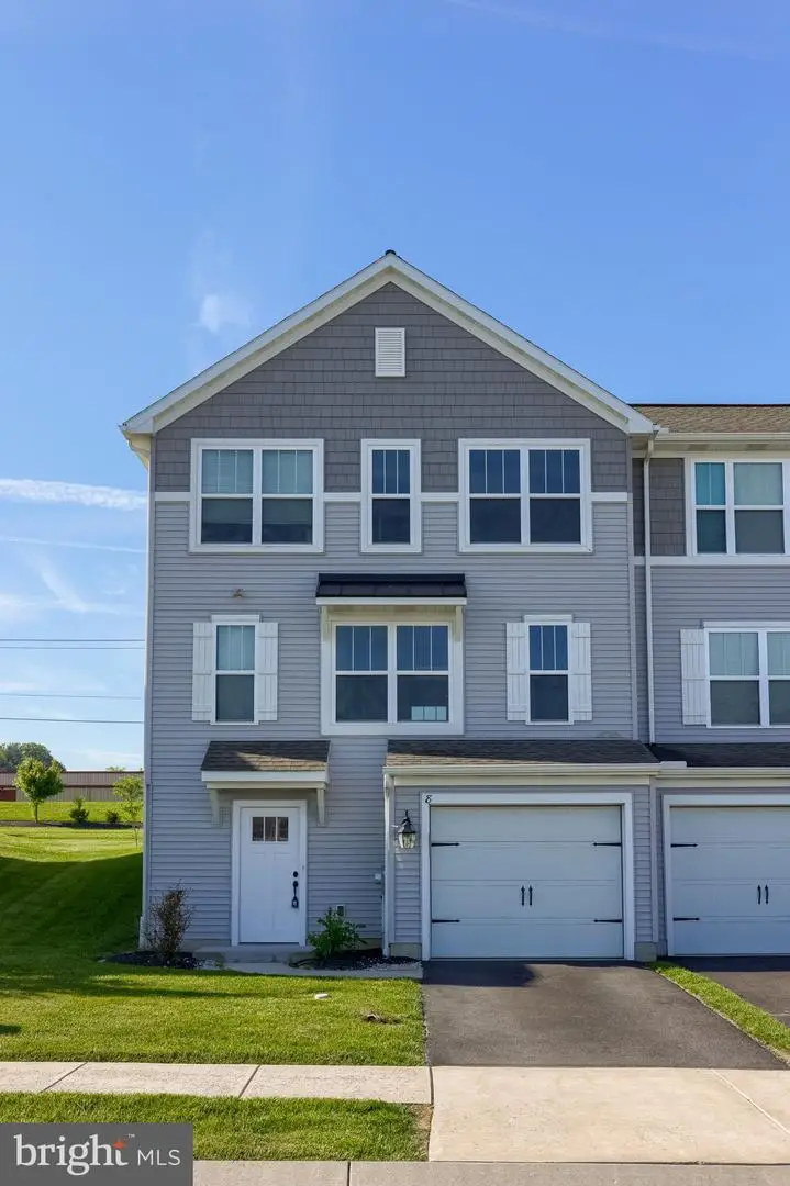 8 Southside Dr, Willow Street, PA 17584 - #1