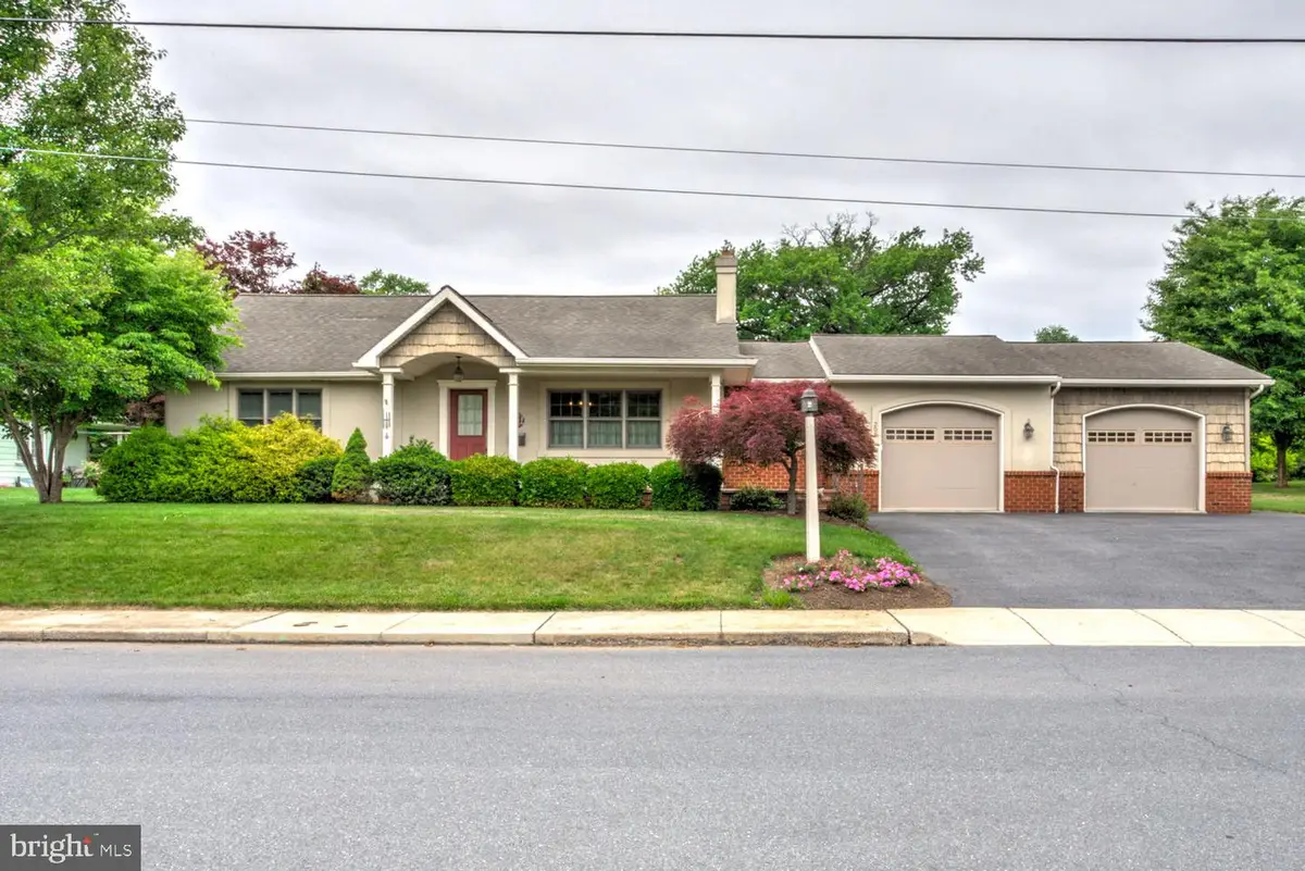 208 Penn Ave, Ephrata, PA 17522 - #1