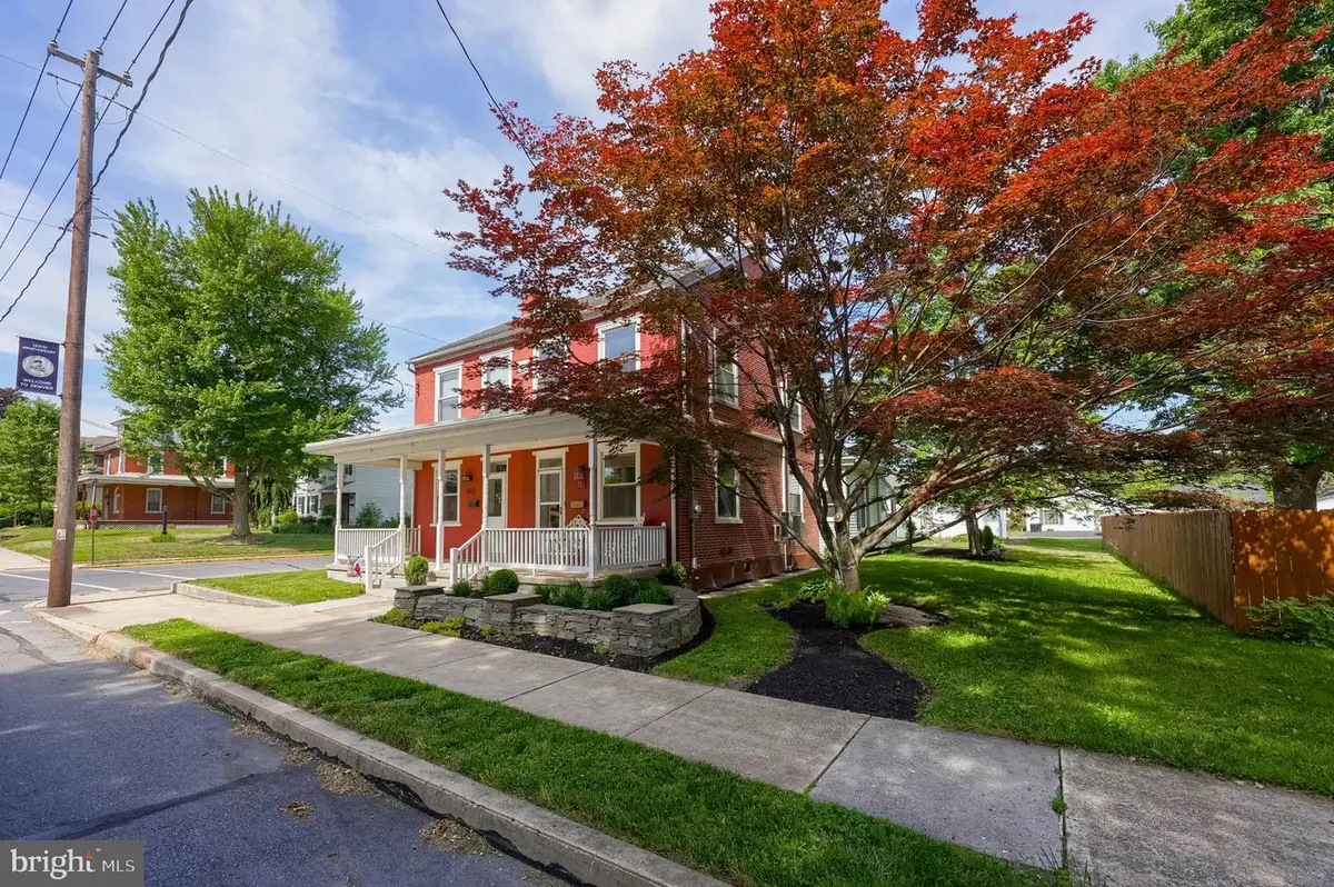 202 N 6th St, Denver, PA 17517 - #1