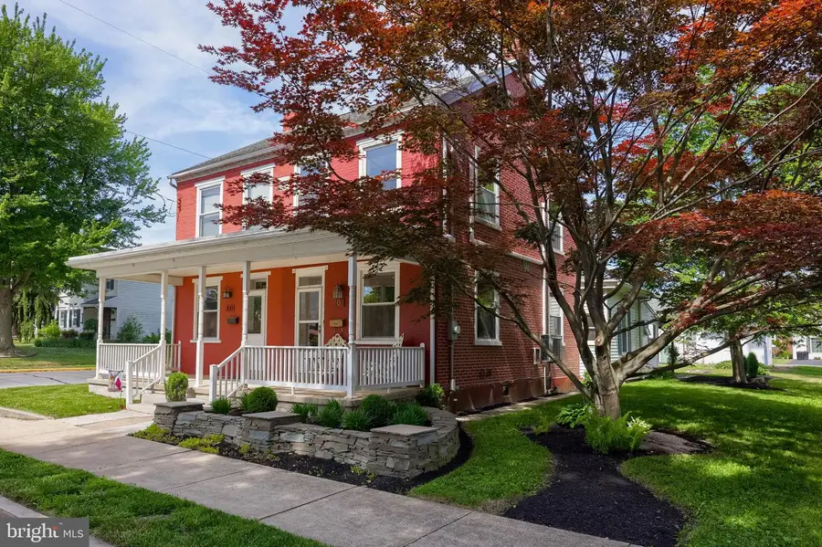 202 N 6th St, Denver, PA 17517 - #2