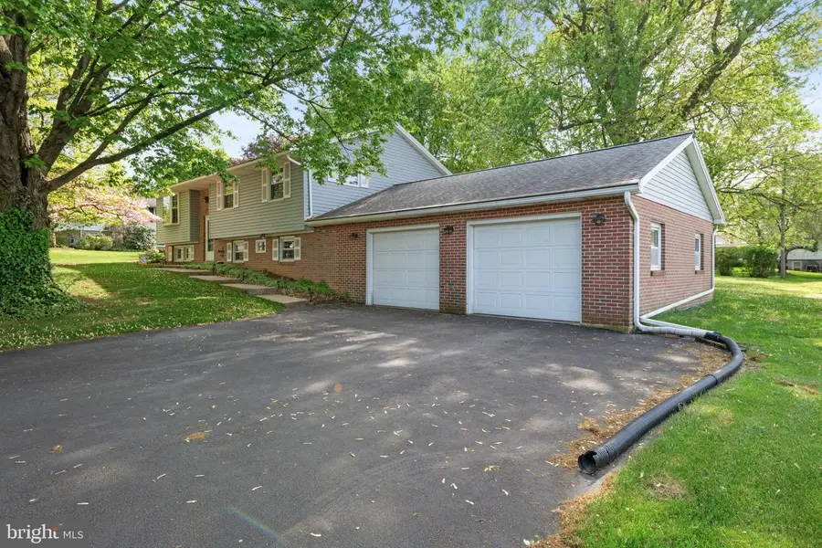 26 S Farmersville Rd, Leola, PA 17540 - #2