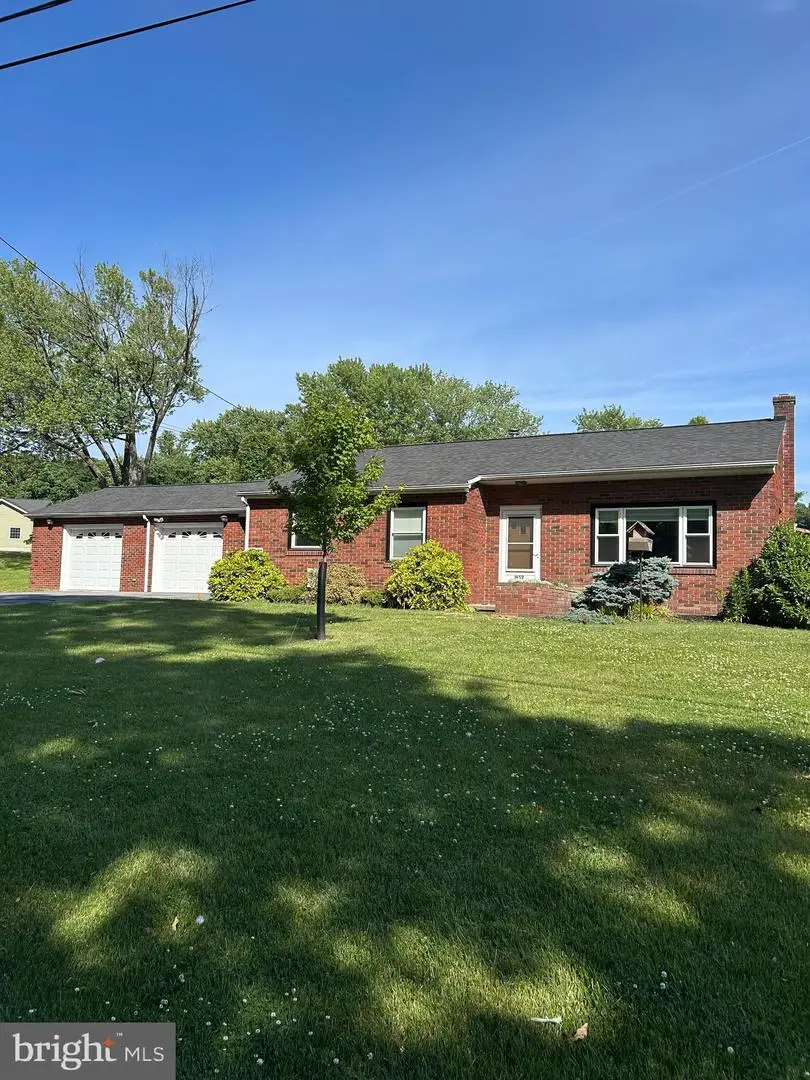 1652 Reading Rd, Mohnton, PA 19540 - #1