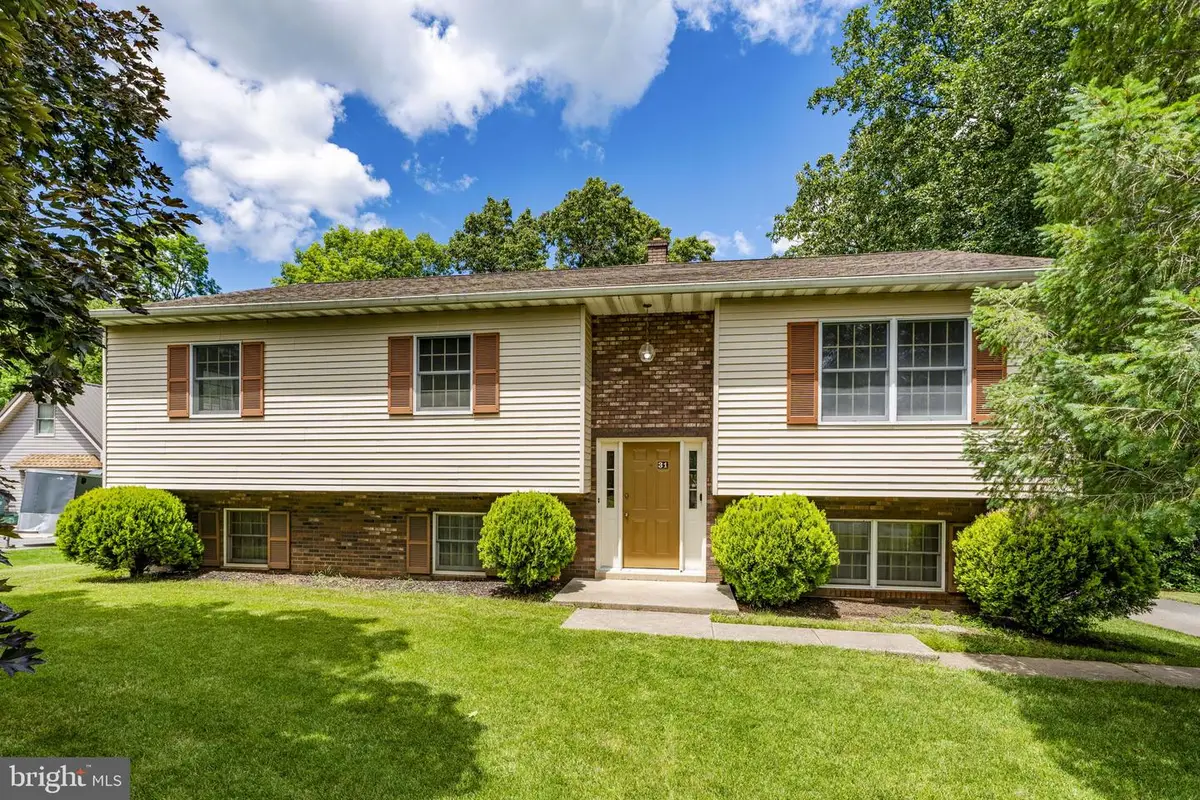 31 Dennis Dr, New Providence, PA 17560 - #1