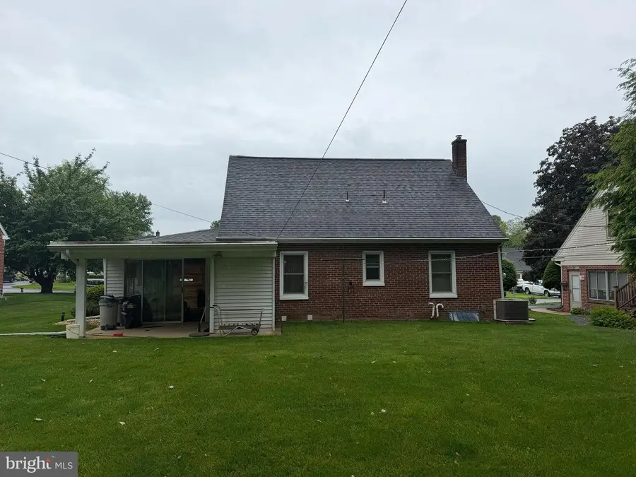 1339 Meadowcreek Ln, Lancaster, PA 17603 - #2