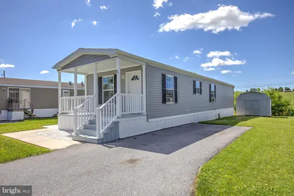 75 Lobin Rd, EAST EARL, PA 17519