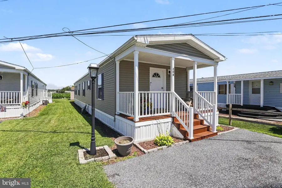 208 Tina Ln, New Holland, PA 17557 - #3