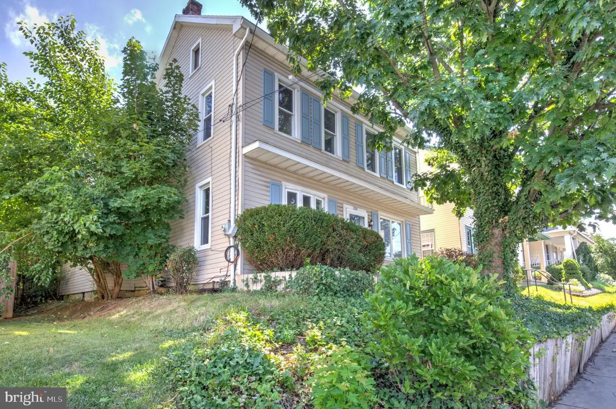 1319 W Main St, Ephrata, PA 17522 - #1