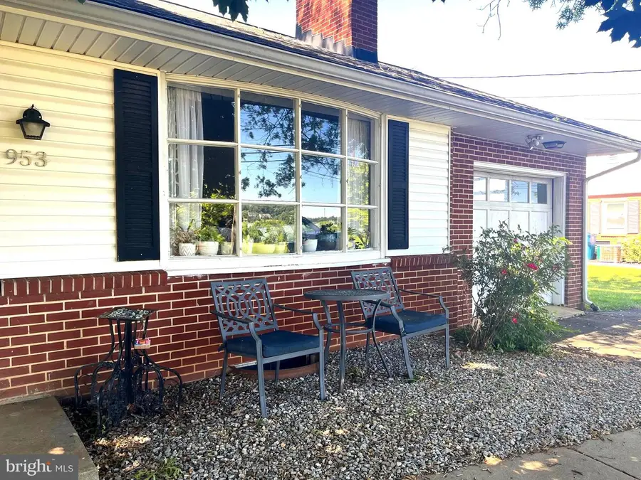 953 Ivy Dr, Lancaster, PA 17601 - #2