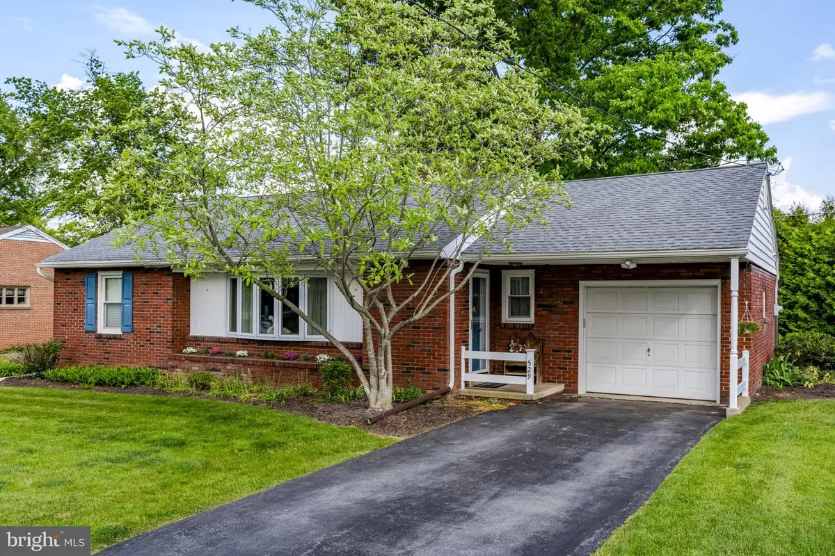 529 S 6th St, Denver, PA 17517 - #1