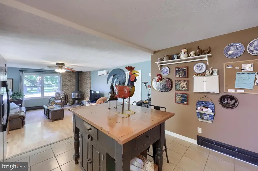 2202 Hershey Ave, East Petersburg, PA 17520 - #3