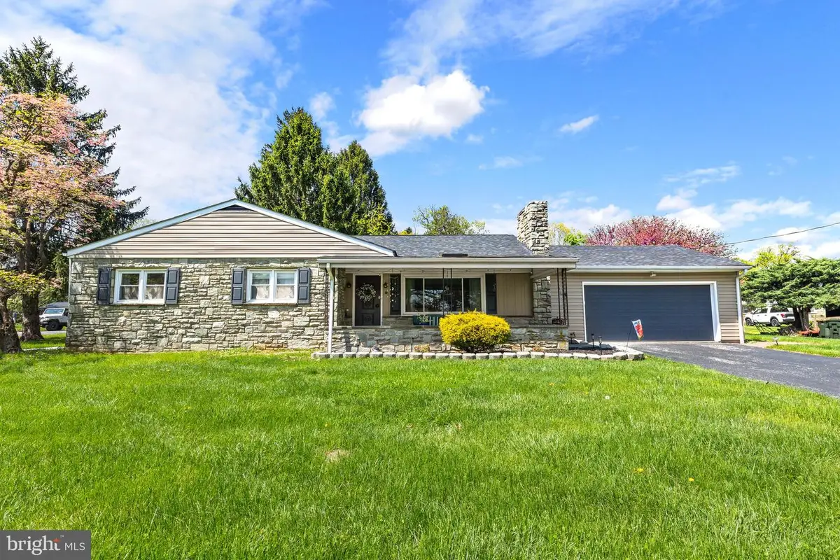 4 Pleasant Dr, Lancaster, PA 17602 - #1