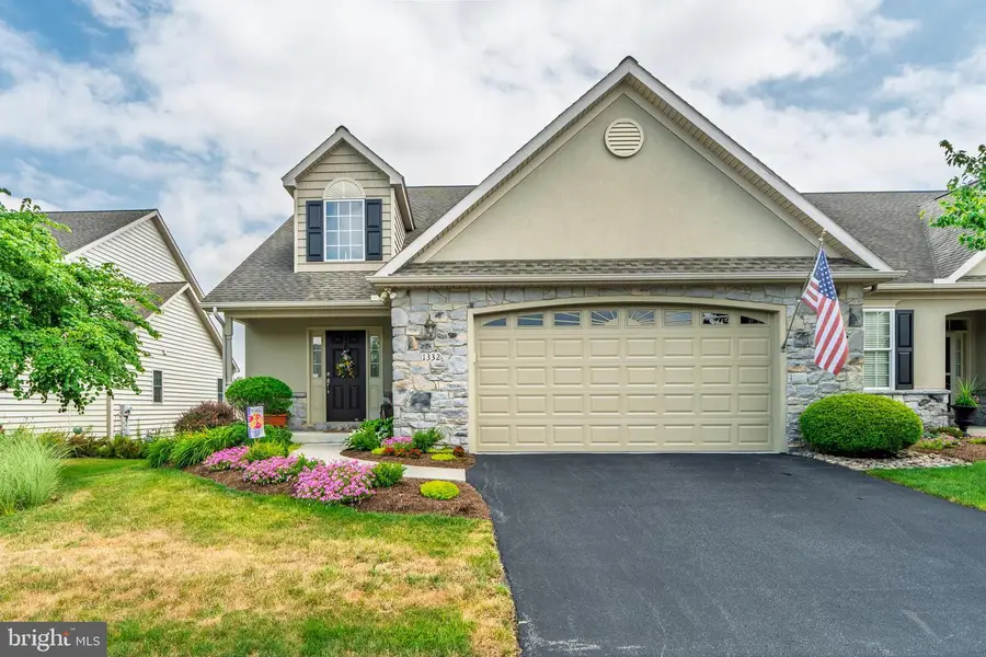 1332 Willow Creek Dr, Mount Joy, PA 17552 - #2