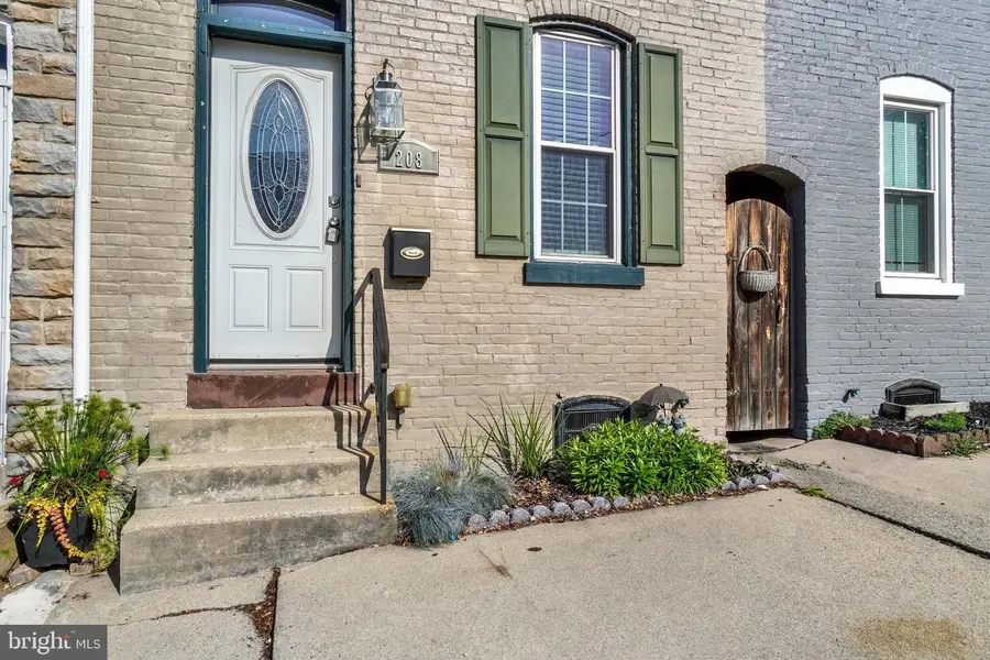 208 S 6th St, Columbia, PA 17512 - #3