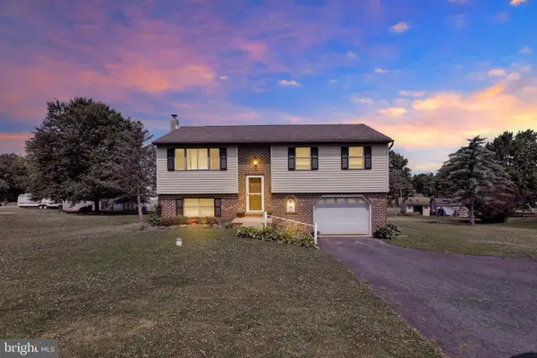 220 Pleasant Valley Rd, EAST EARL, PA 17519