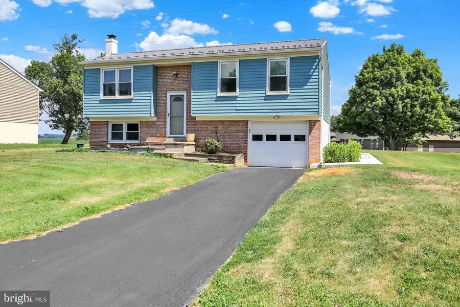 1061 Stellar Dr, Mount Joy, PA 17552 - #2
