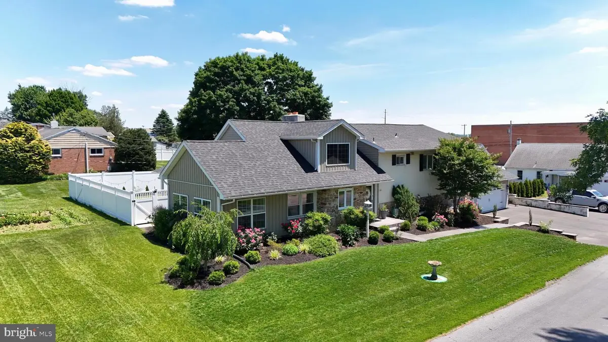 111 Water St, New Holland, PA 17557 - #1