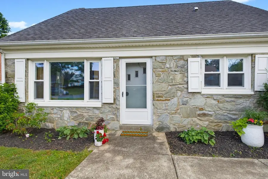 1316 Meadowcreek Ln, Lancaster, PA 17603 - #3