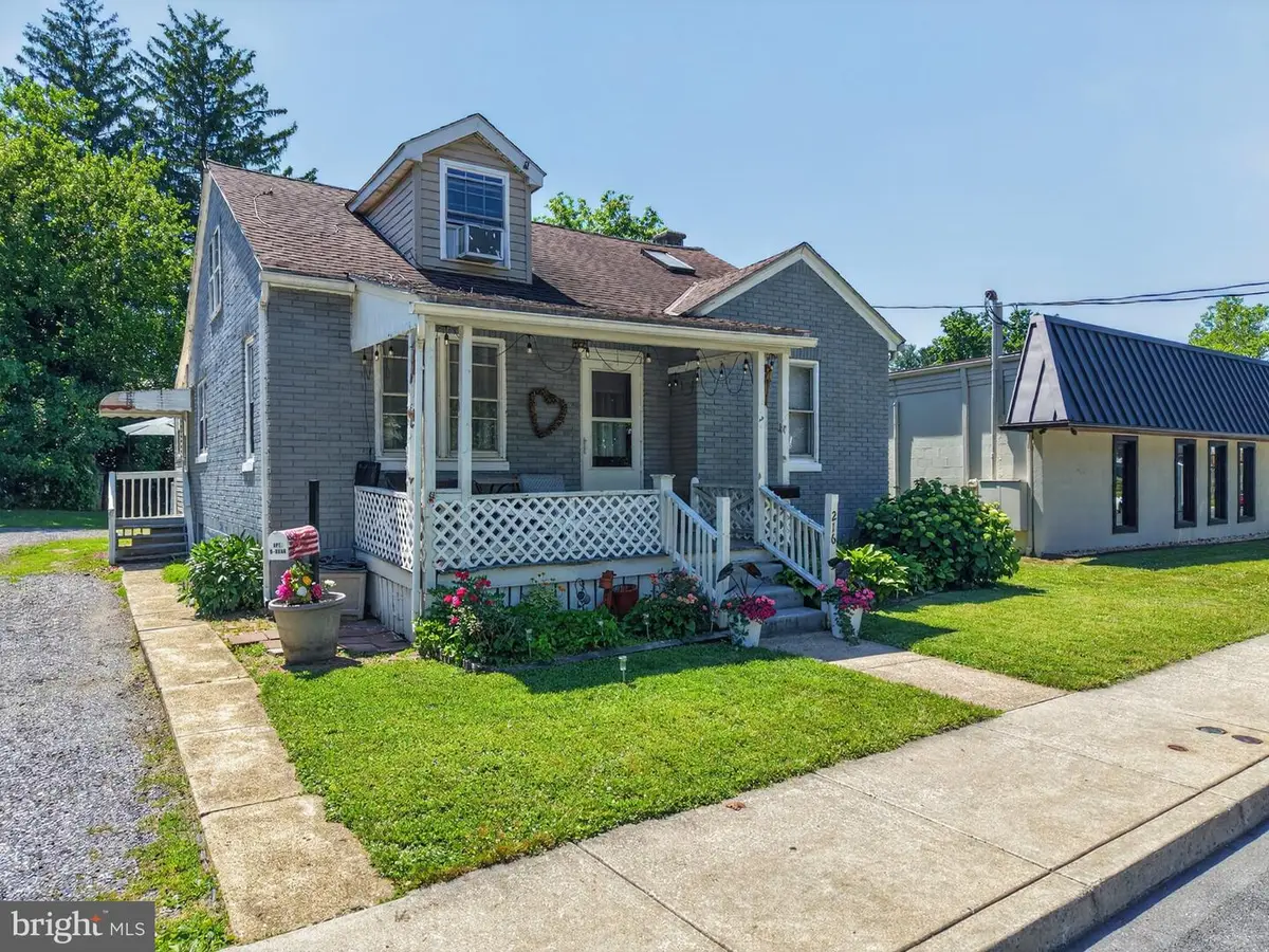 216 W Fulton St, Ephrata, PA 17522 - #1