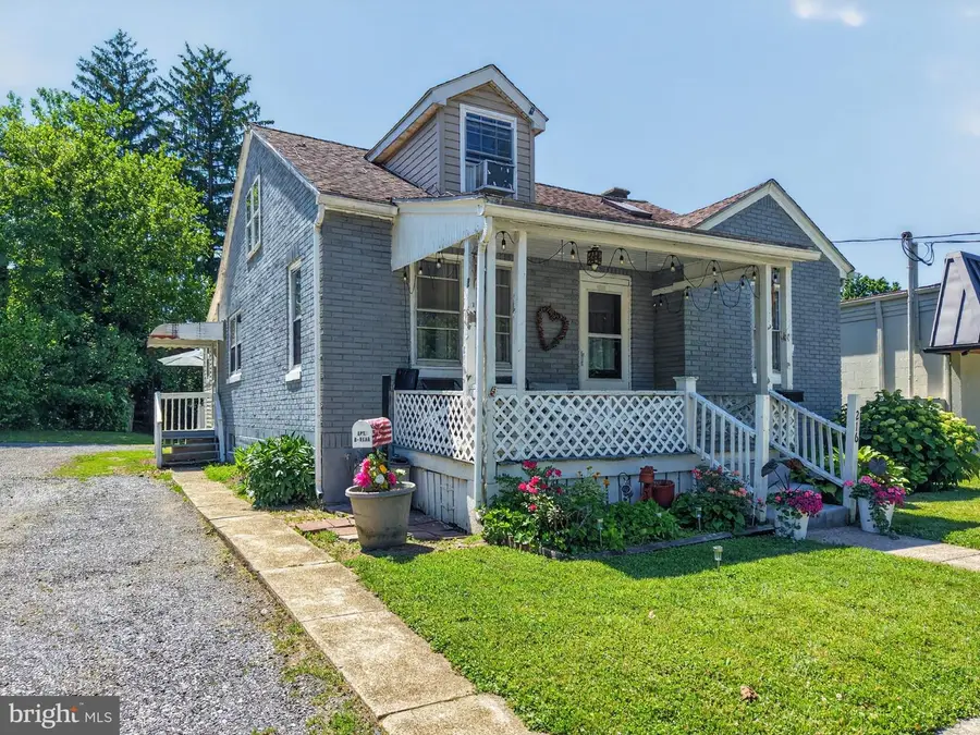 216 W Fulton St, Ephrata, PA 17522 - #2