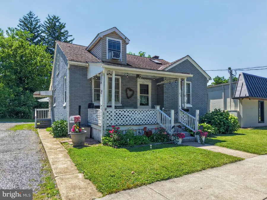 216 W Fulton St, Ephrata, PA 17522 - #3