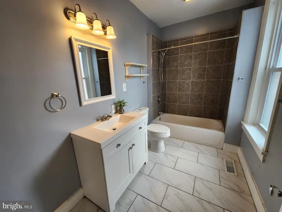 208 Perry St, Columbia, PA 17512 - #3