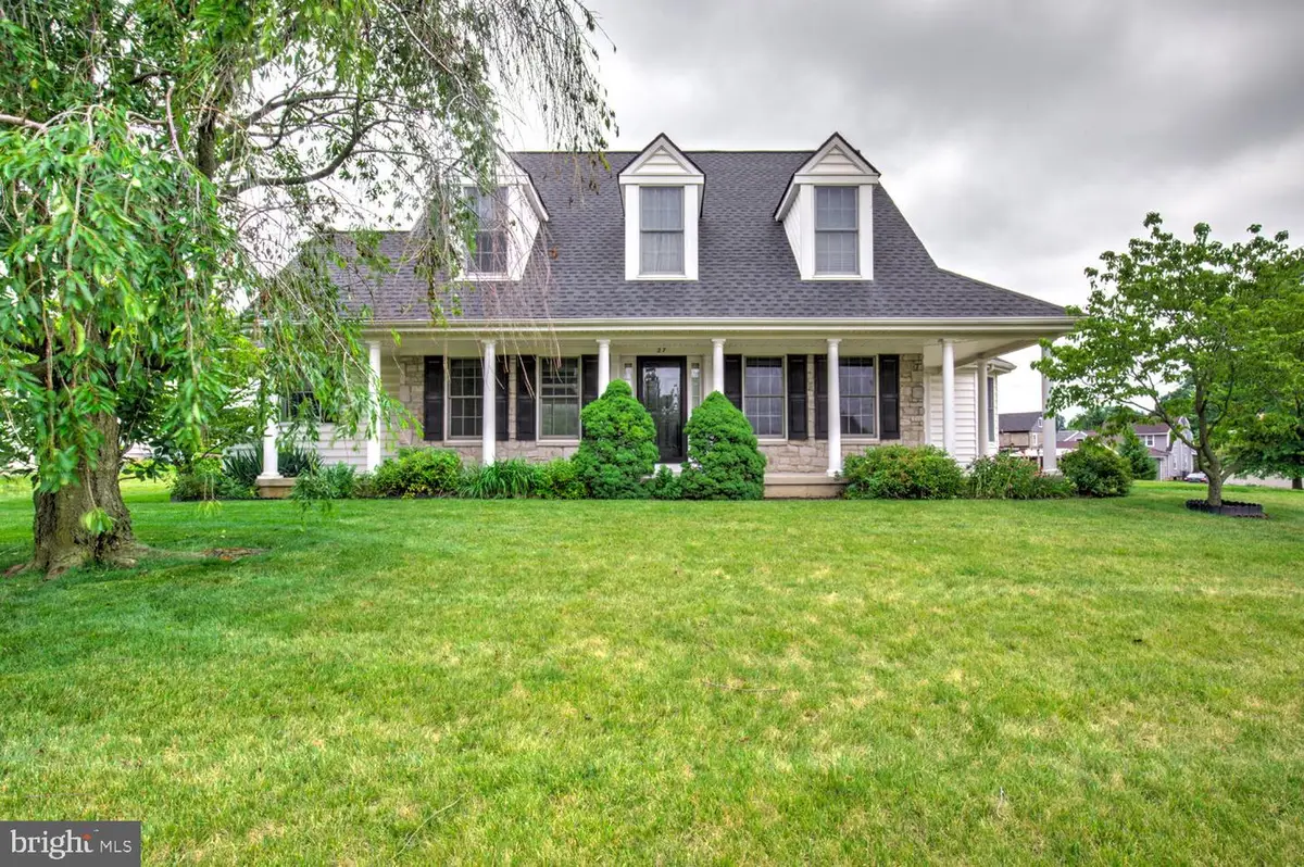 27 N Whisper Ln, New Holland, PA 17557 - #1