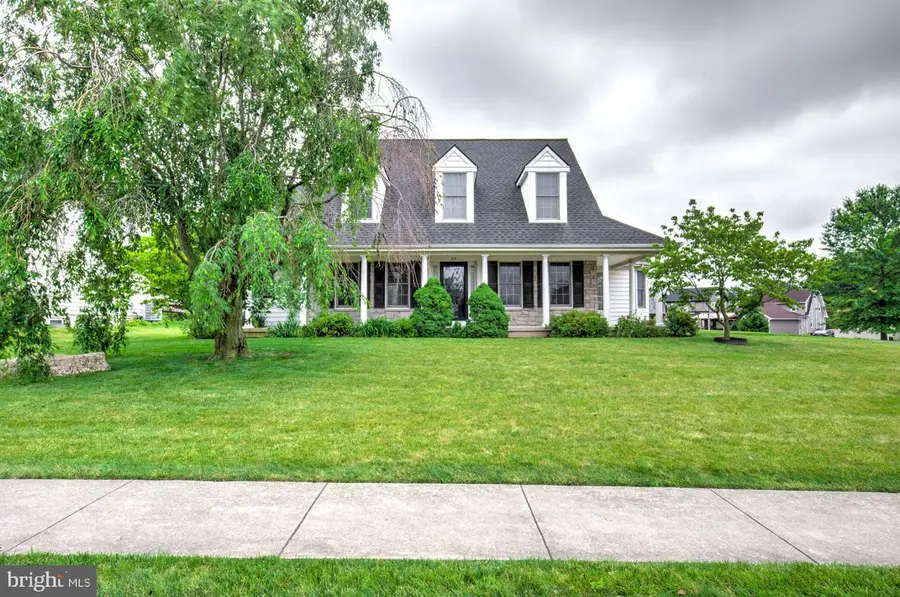 27 N Whisper Ln, New Holland, PA 17557 - #2