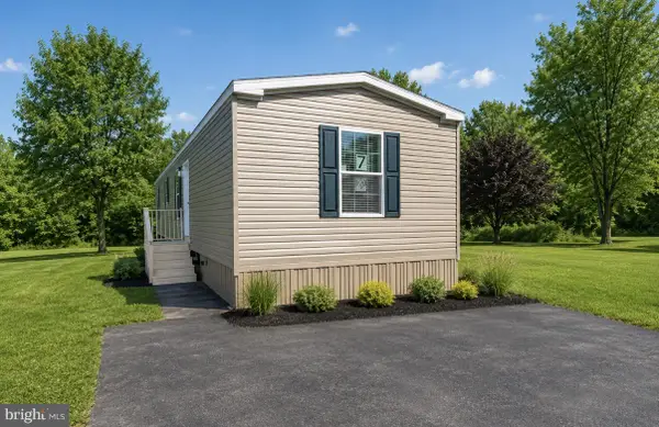 77 Circle Dr, COLUMBIA, PA 17512