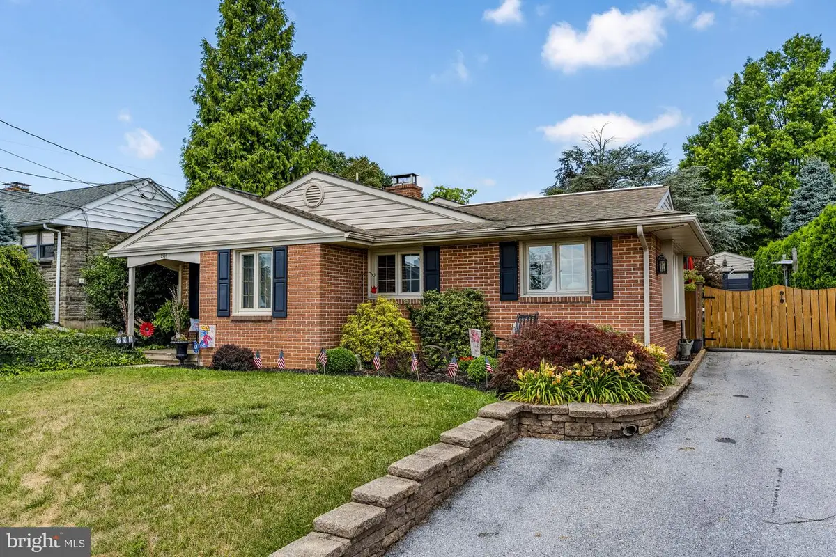 201 Hillcrest Rd, New Holland, PA 17557 - #1