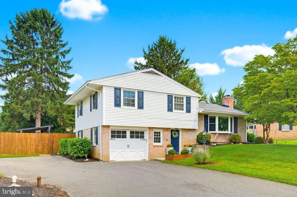 107 E Penn Grant Rd, Willow Street, PA 17584 - #1