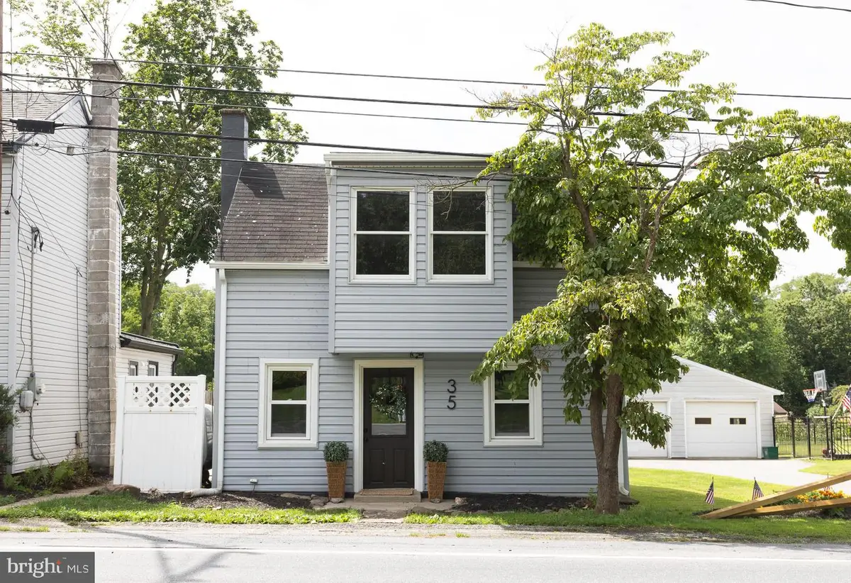 35 Penn St, Washington Boro, PA 17582 - #1