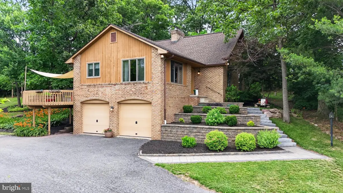 2571 Valley View Rd, Morgantown, PA 19543 - #1