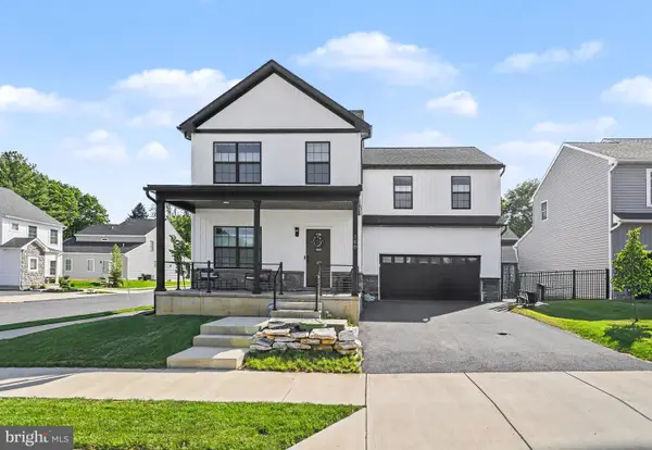 100 Meadows Bnd, LITITZ, PA 17543