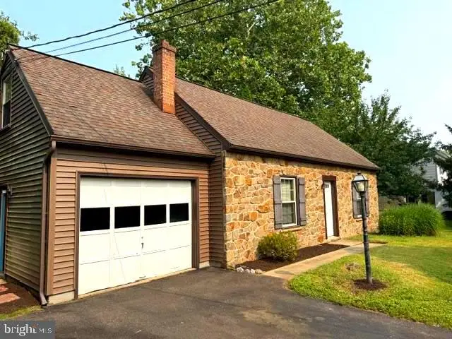 319 Carol Lynn Dr, Willow Street, PA 17584 - #2
