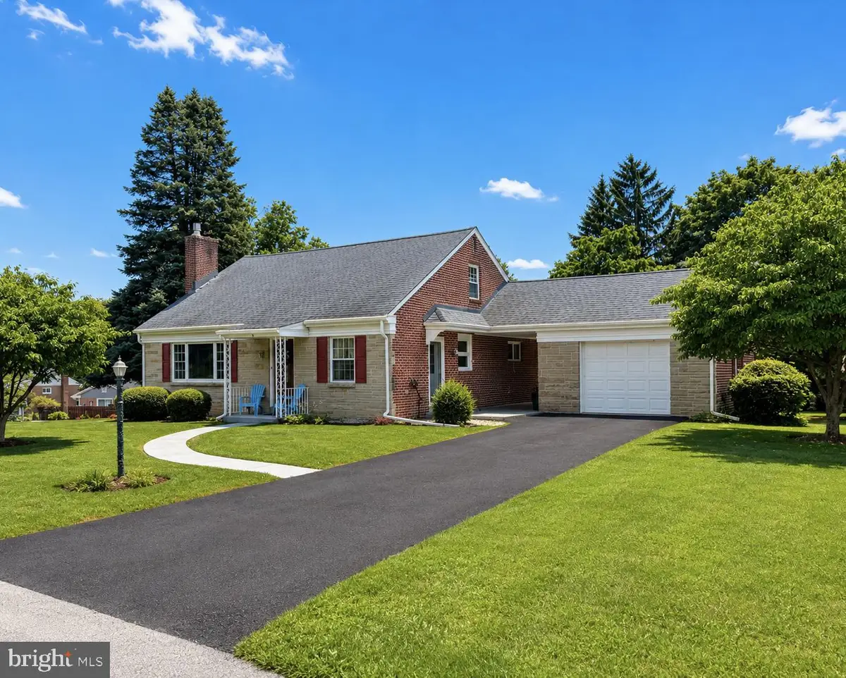 4 Edgehill Dr, Lancaster, PA 17603 - #1