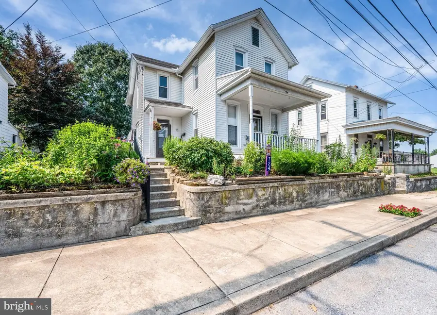 724 Fulton St, Akron, PA 17501 - #2