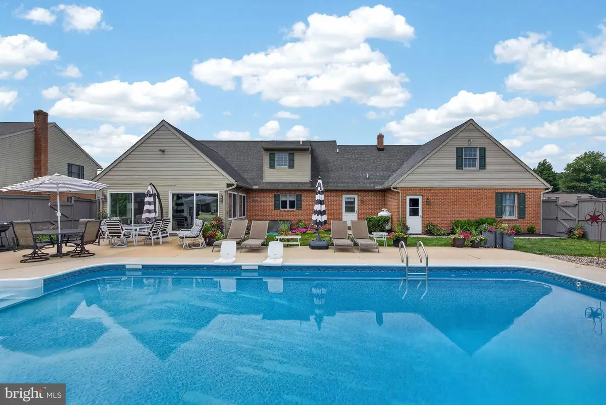 695 Sue Dr, Lititz, PA 17543 - #1