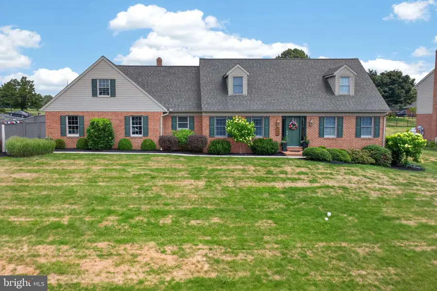 695 Sue Dr, Lititz, PA 17543 - #2