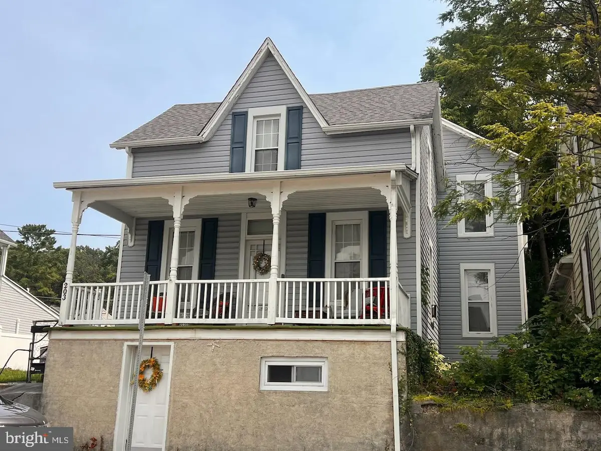 203 Lincoln Ave, Ephrata, PA 17522 - #1