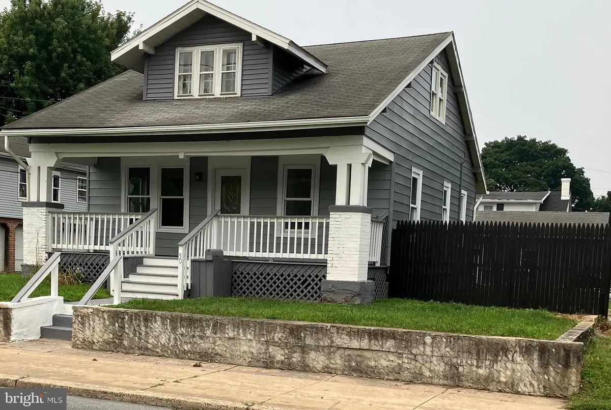 30 E Stiegel St, Manheim, PA 17545 - #1