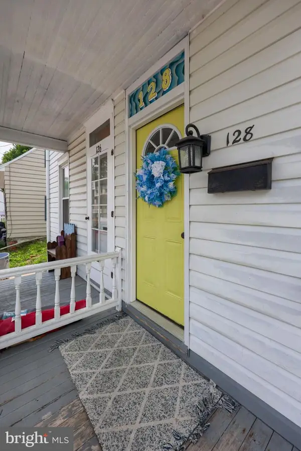128 N Charlotte St, MANHEIM, PA 17545