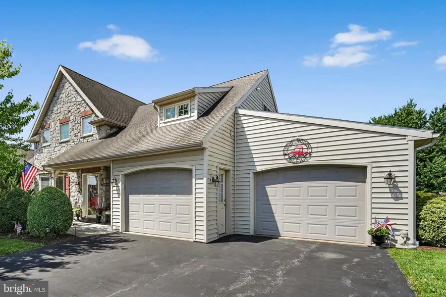 1066 Cambridge Dr, Manheim, PA 17545 - #2