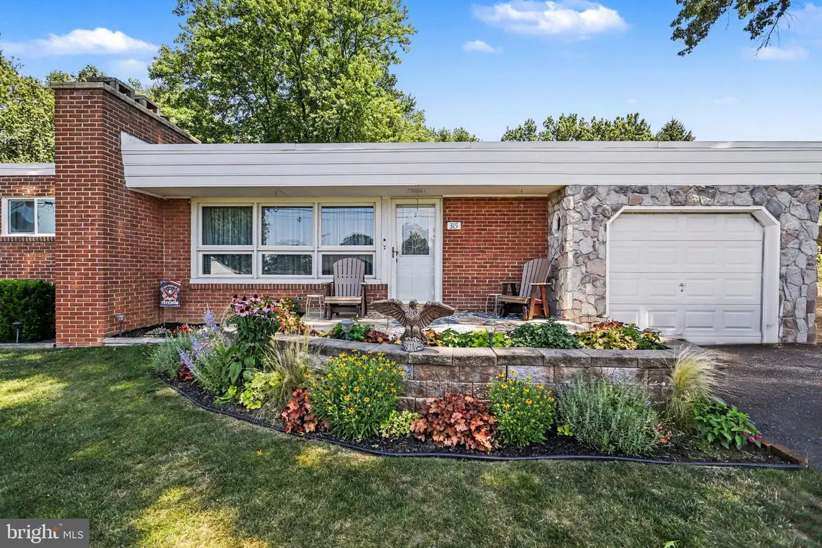 315 S Hillcrest Ave, Quarryville, PA 17566 - #1