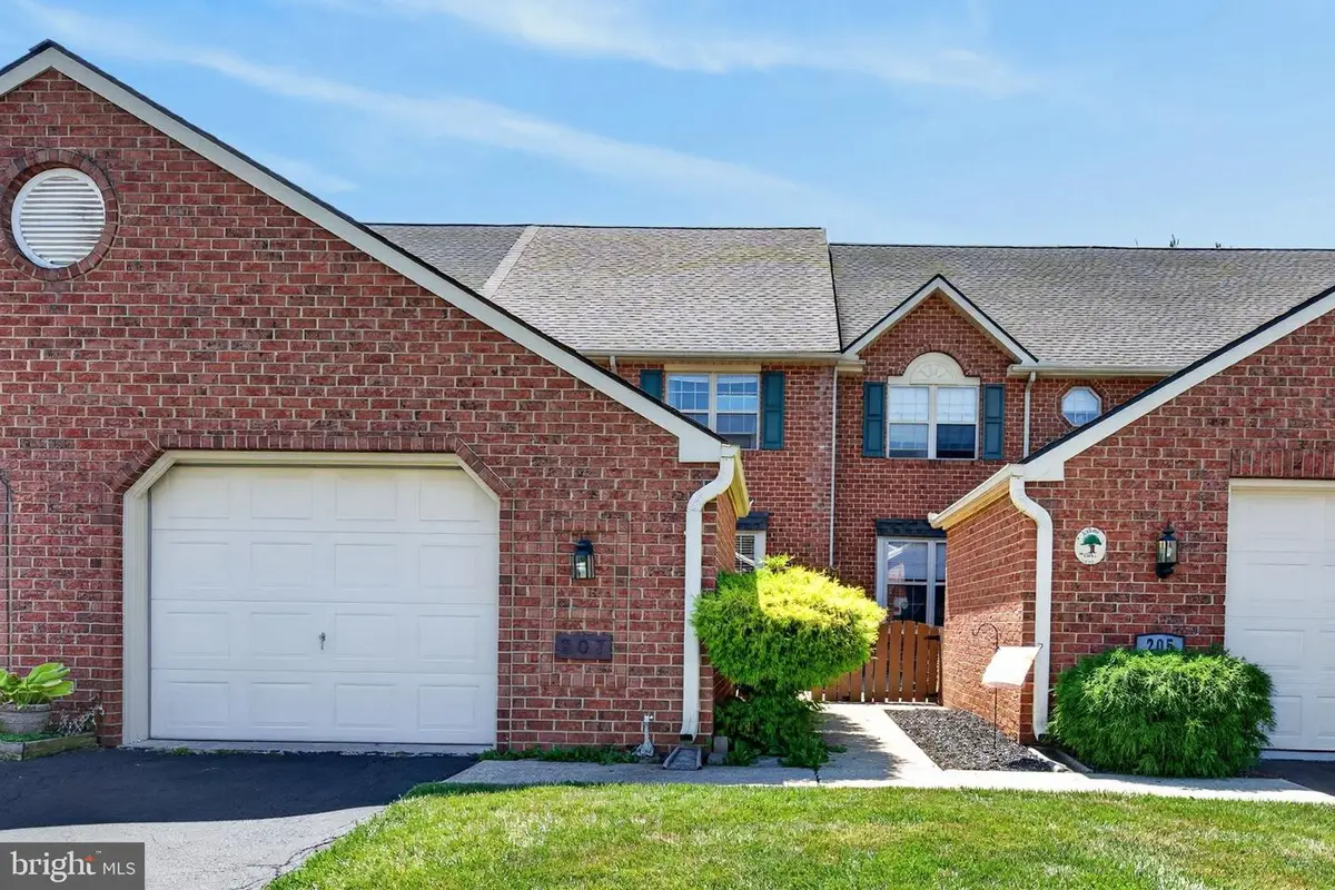 207 Pine Bridge Ln, Lancaster, PA 17603 - #1