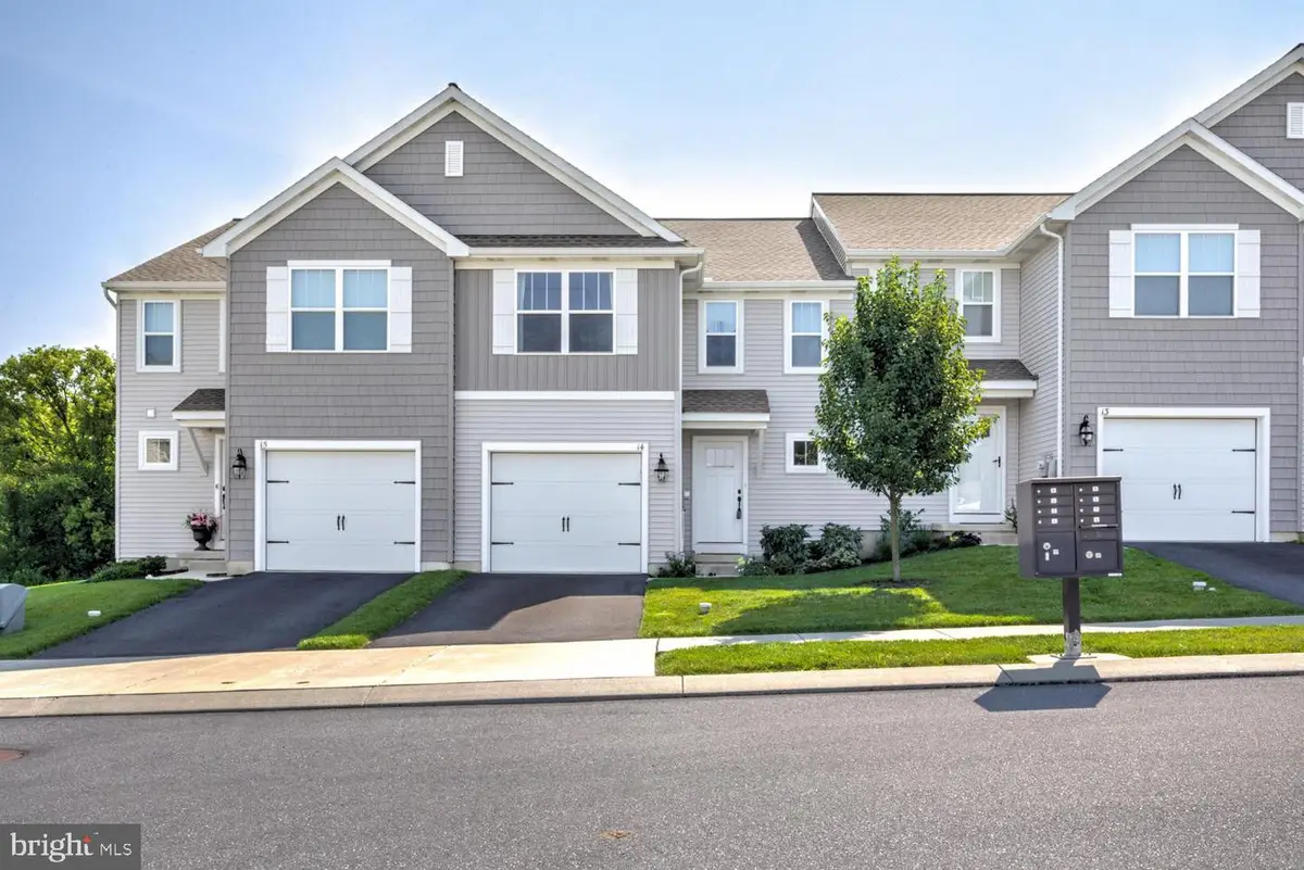 14 Southside Dr, Willow Street, PA 17584 - #1